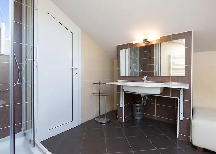 Appartement Ajda - *